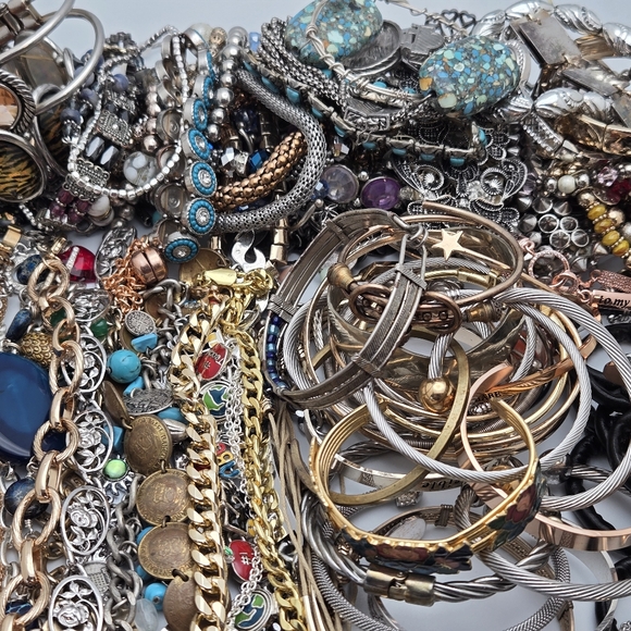 Mixed Bracelet Large Lot 4.9 lbs Bangles, Beads & Fashion Jewelry Bundle - Picture 1 of 13
